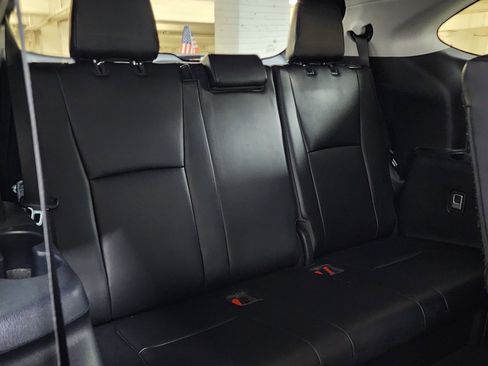 Used 2021 Toyota Highlander XLE image 22