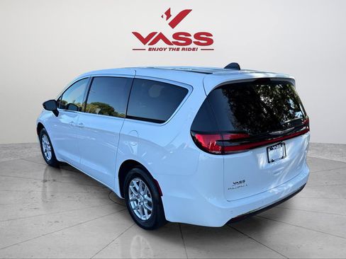 New 2026 Chrysler Pacifica Select image 7