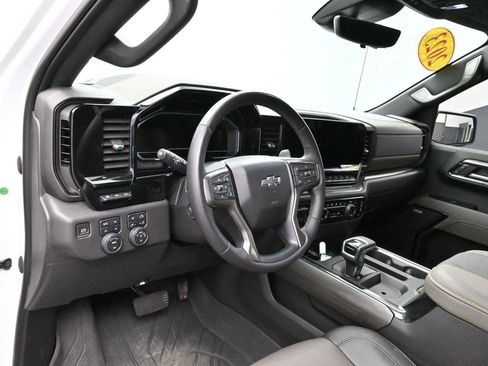Used 2023 Chevrolet Silverado 1500 ZR2 w/ Technology Package AWD/4WD image 15