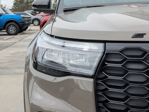New 2026 Ford Explorer ST-Line w/ ST-Line Street Pack RWD image 9