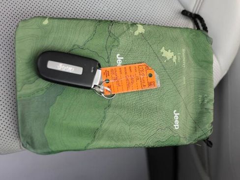 Used 2019 Jeep Cherokee Limited image 41