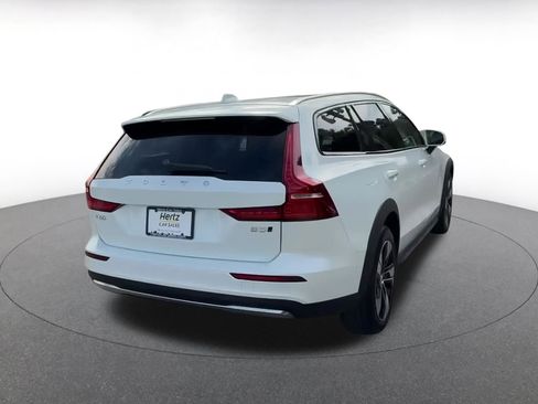 Used 2025 Volvo V60 B5 Cross Country Plus image 15