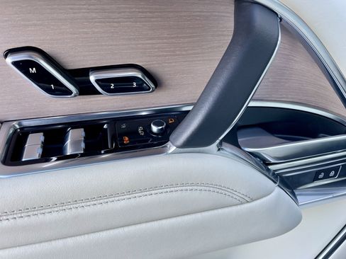 Used 2023 Land Rover Range Rover SE image 11