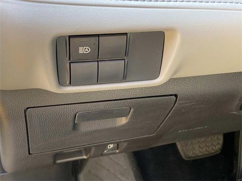 Used 2020 Toyota Highlander L w/ Phone Cable & Charge Package image 16