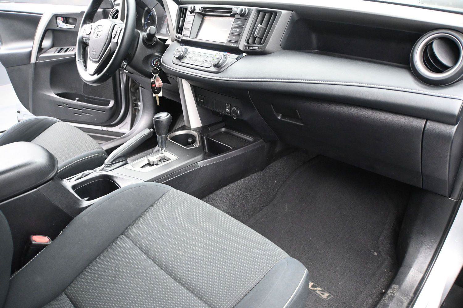 Used 2016 Toyota RAV4 XLE AWD/4WD image 18