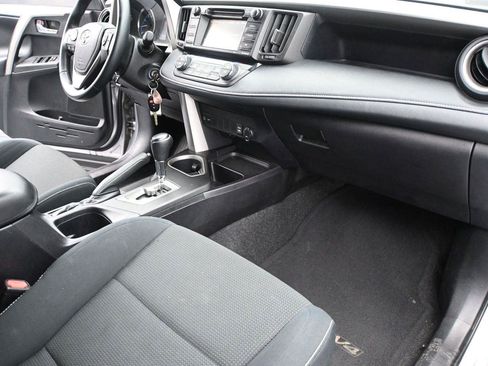 Used 2016 Toyota RAV4 XLE AWD/4WD image 18