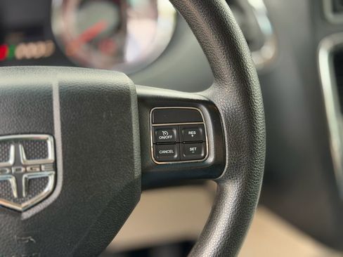 Used 2016 Dodge Grand Caravan SXT FWD image 17