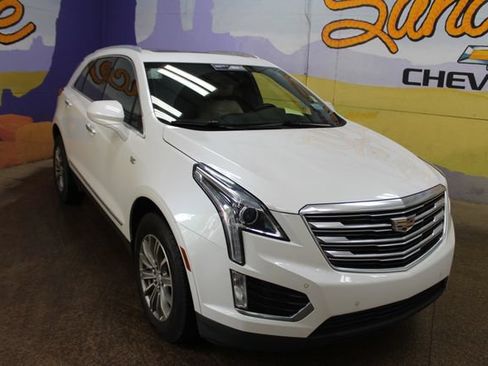 Used 2018 Cadillac XT5 Luxury w/ Driver Awareness Package AWD/4WD image 3