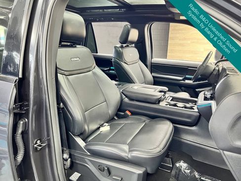 Used 2025 Ford Expedition Max Platinum w/ Stealth Performance Package AWD/4WD image 8
