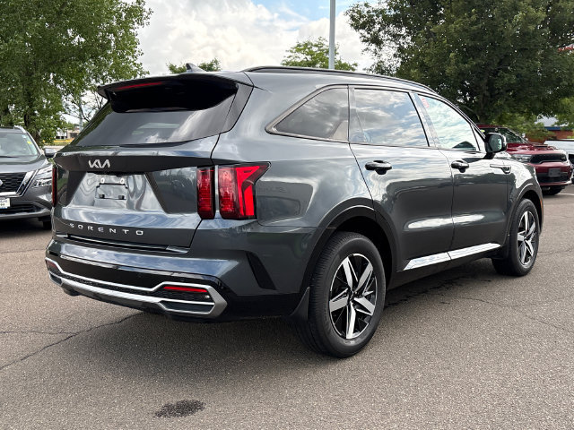 Used 2022 Kia Sorento S FWD image 2