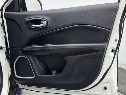 Used 2020 Jeep Compass Sport image 30