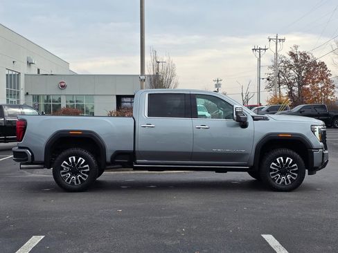 Used 2024 GMC Sierra 2500 Denali Ultimate image 4