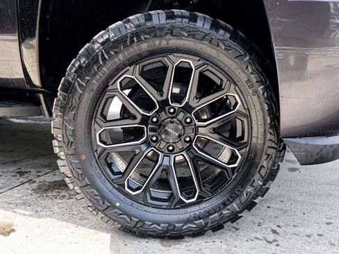 Used 2011 Chevrolet Avalanche LT w/ Regional Value Package image 13