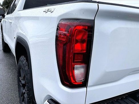 Used 2023 GMC Sierra 1500 Elevation image 24