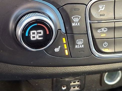 Used 2022 Chevrolet Traverse LT w/ LT Premium Package image 37