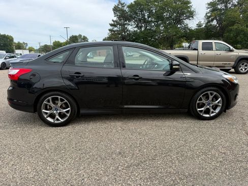 Used 2014 Ford Focus SE w/ Equipment Group 201A FWD image 6
