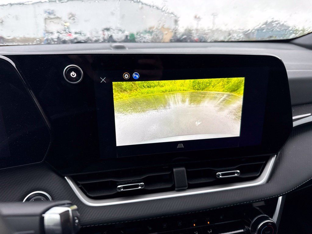 Used 2026 Chevrolet Equinox LT AWD/4WD image 13