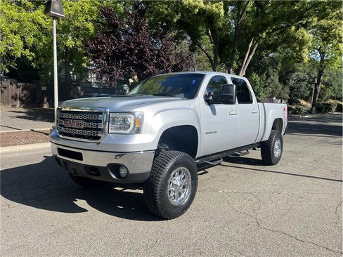 Used 2013 GMC Sierra 2500 SLT w/ SLT Convenience Package AWD/4WD image 3