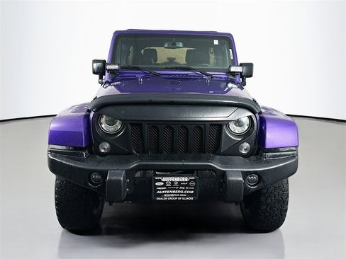 Used 2017 Jeep Wrangler Unlimited Sahara image 2