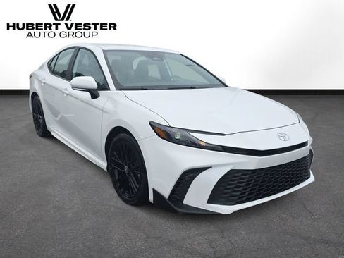 Used 2026 Toyota Camry SE FWD image 4