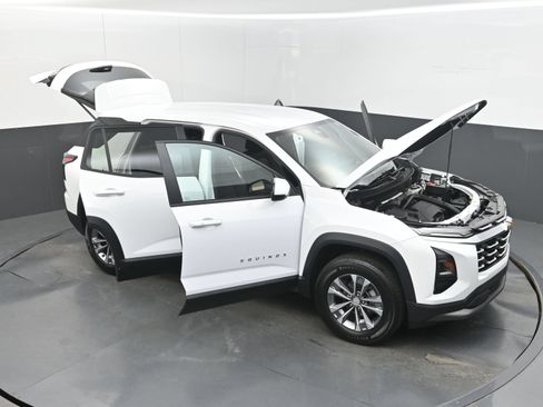 Used 2025 Chevrolet Equinox LT FWD image 39
