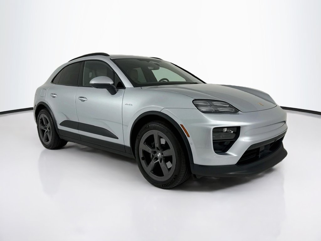 Certified 2025 Porsche Macan Electric RWD image 9