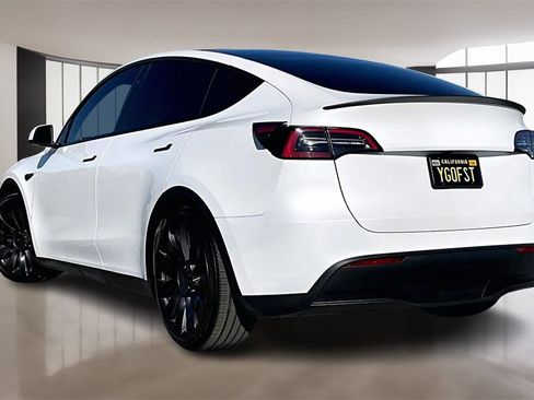 Used 2025 Tesla Model Y Performance image 4