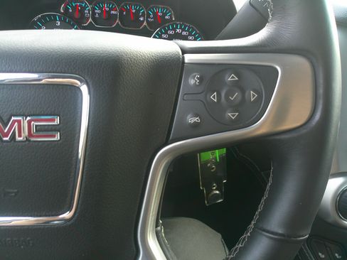 Used 2018 GMC Yukon SLT image 19