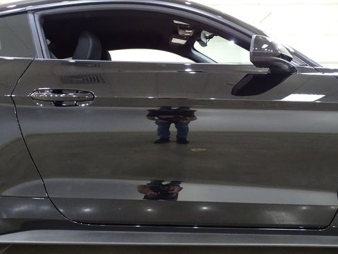 Used 2018 Ford Mustang GT RWD image 33