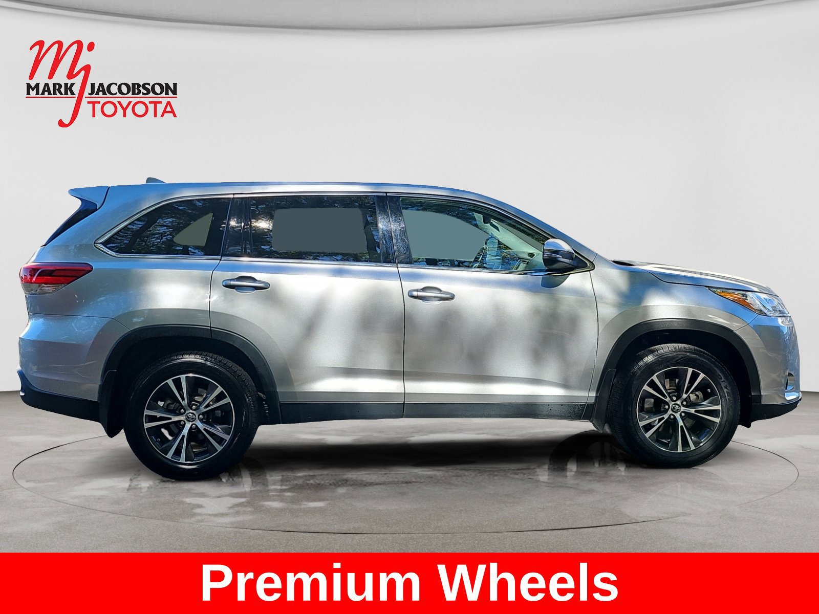 Used 2019 Toyota Highlander Plus AWD/4WD image 6