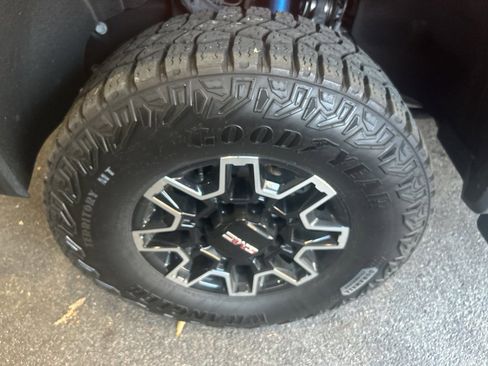 Used 2024 GMC Sierra 2500 AT4X image 35