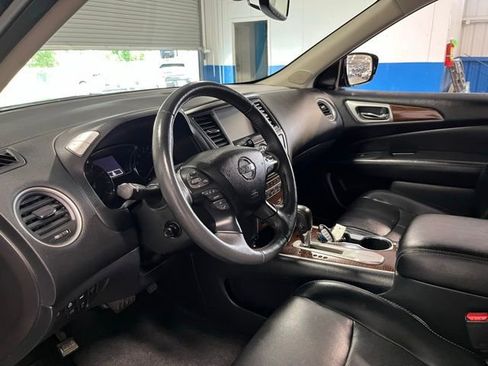 Used 2017 Nissan Pathfinder Platinum w/ Midnight Edition Package FWD image 22