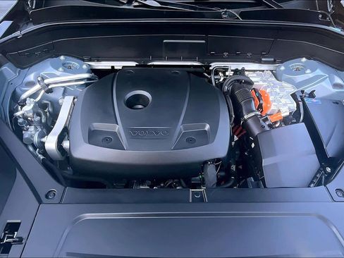 Used 2023 Volvo XC90 T8 Plus image 13