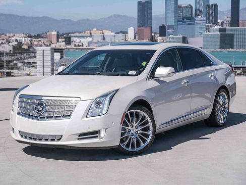 Used 2014 Cadillac XTS Platinum FWD image 1