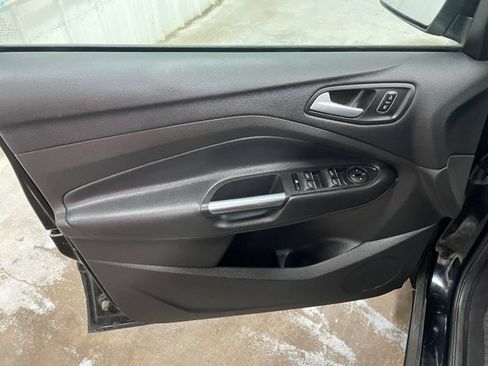 Used 2017 Ford Escape SE w/ Equipment Group 201A AWD/4WD image 13