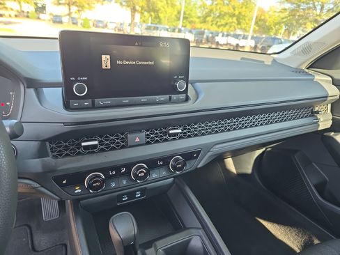 Used 2025 Honda Accord SE image 19