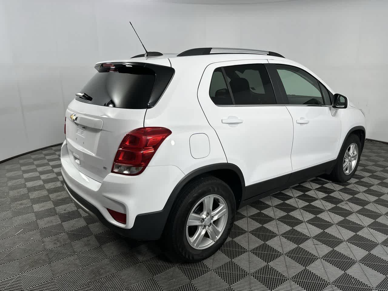 Used 2020 Chevrolet Trax LT FWD image 8