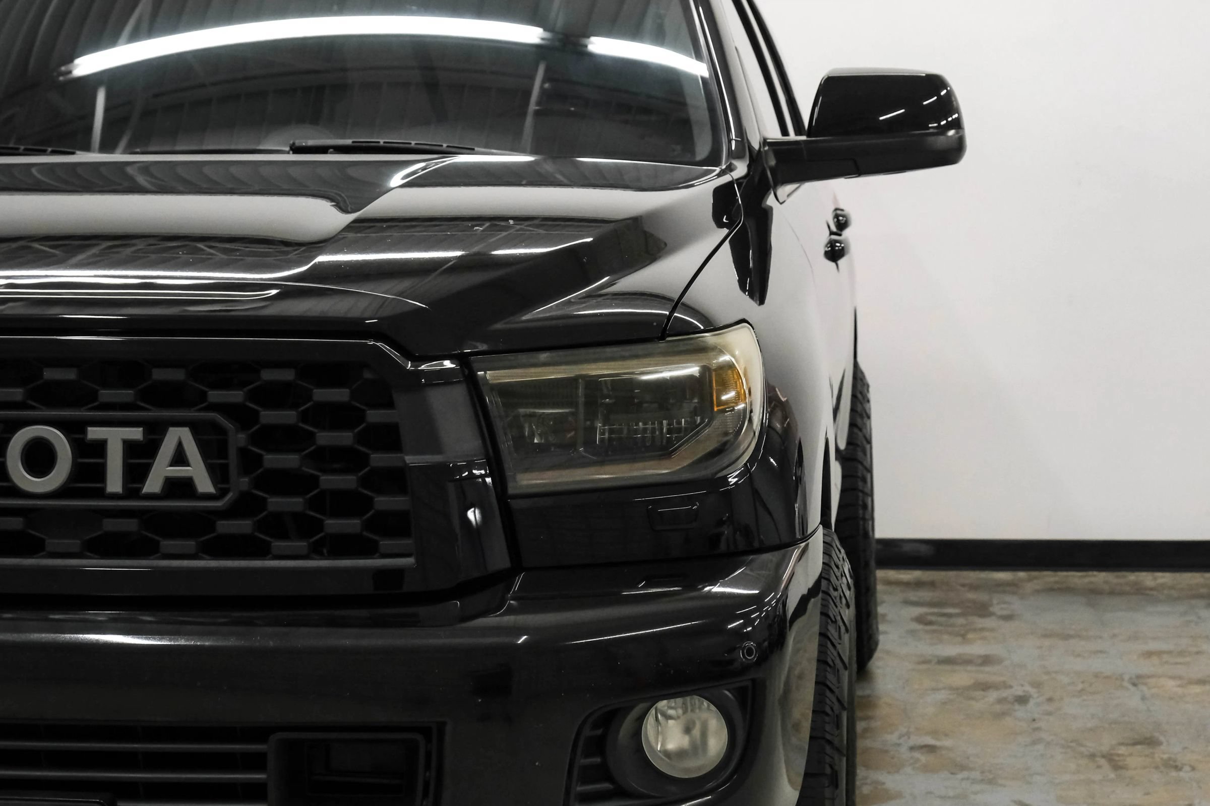 Used 2010 Toyota Sequoia Platinum AWD/4WD image 32