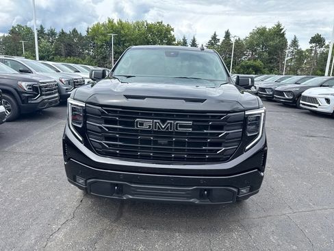 Used 2025 GMC Sierra 1500 Elevation w/ Elevation Premium Package AWD/4WD image 3
