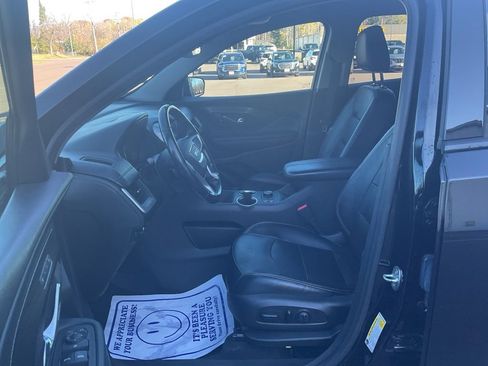 Used 2022 GMC Terrain SLT image 2