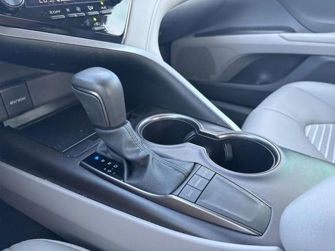 Used 2024 Toyota Camry SE image 19