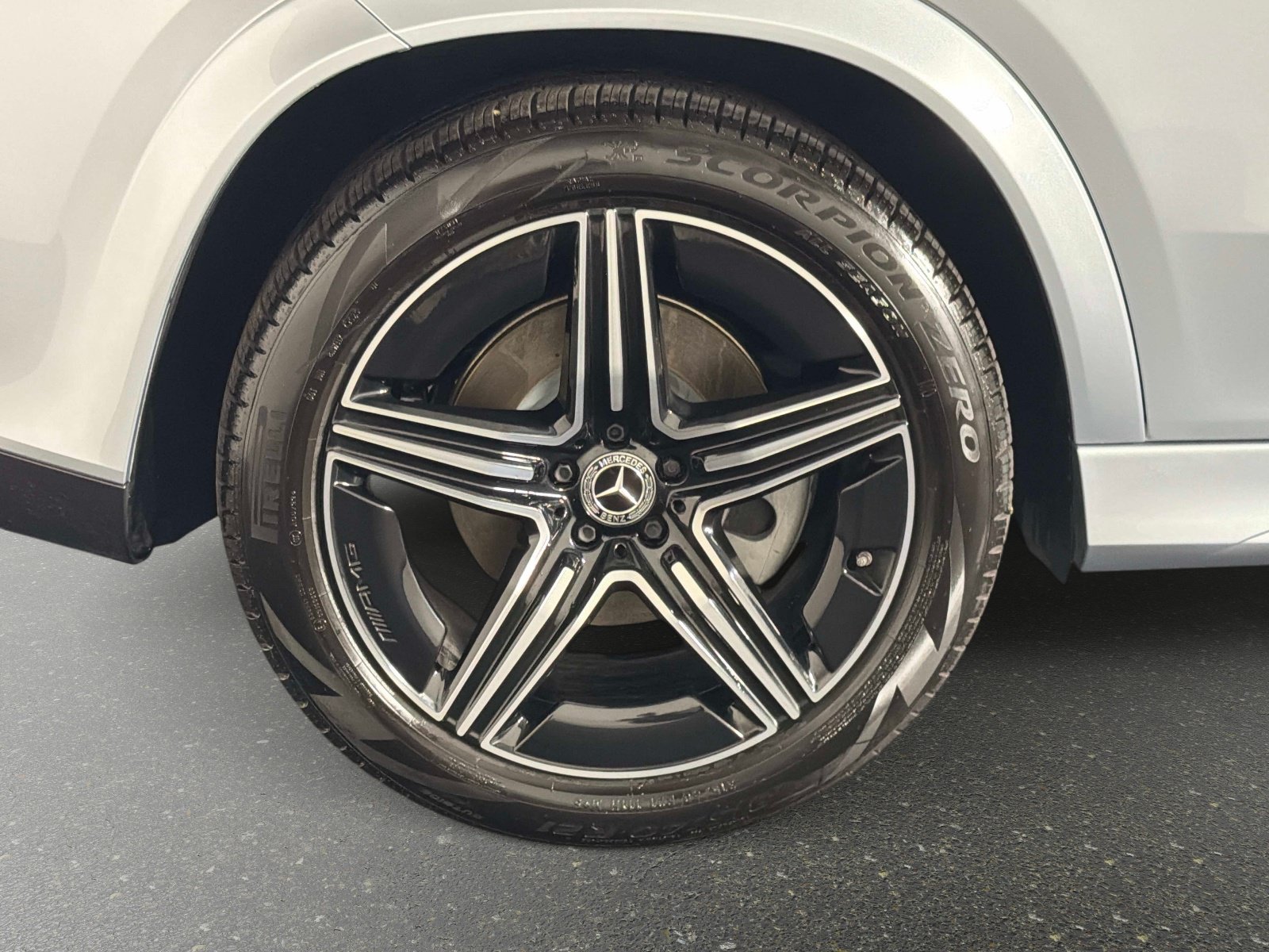 Used 2026 Mercedes-Benz GLE 450 4MATIC w/ Driver Assistance Package image 17