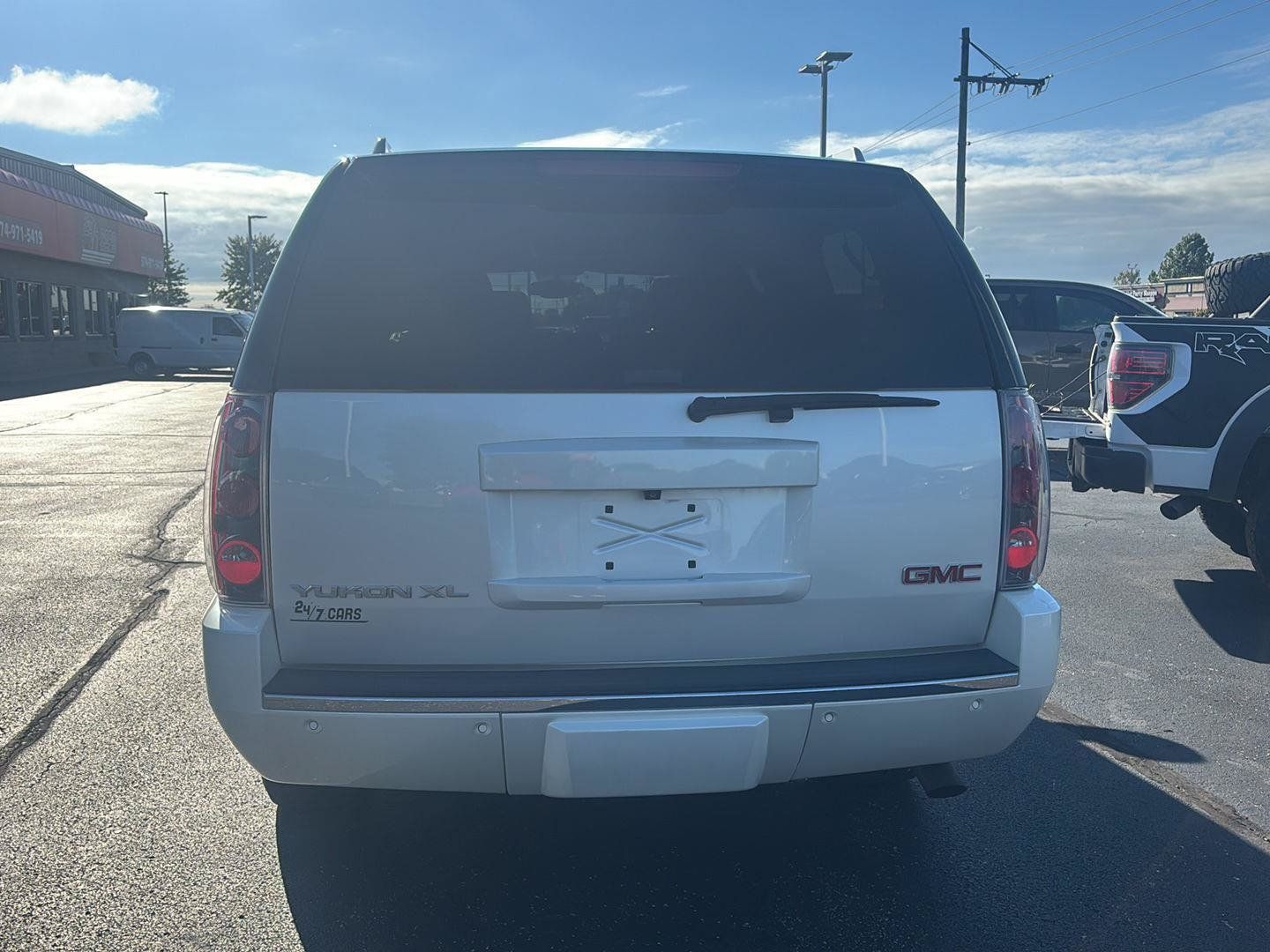 Used 2013 GMC Yukon XL Denali AWD/4WD image 5