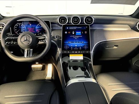 Used 2025 Mercedes-Benz GLC 300 4MATIC image 7