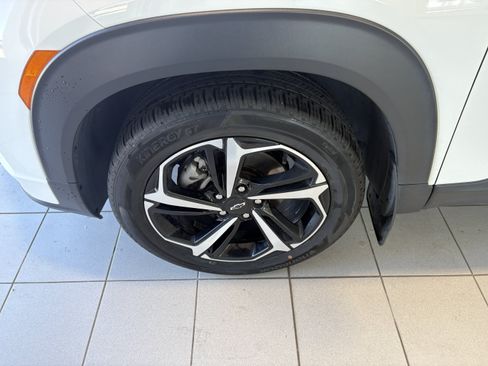 Used 2022 Chevrolet TrailBlazer RS FWD image 4
