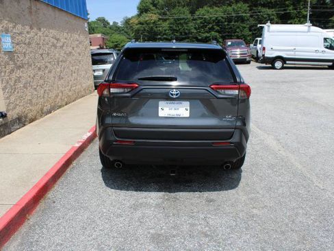 Used 2021 Toyota RAV4 LE AWD/4WD image 5