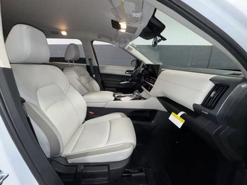 New 2026 Nissan Pathfinder SL image 10