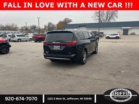 New 2026 Chrysler Pacifica Pinnacle w/ Trailer Tow Group image 10