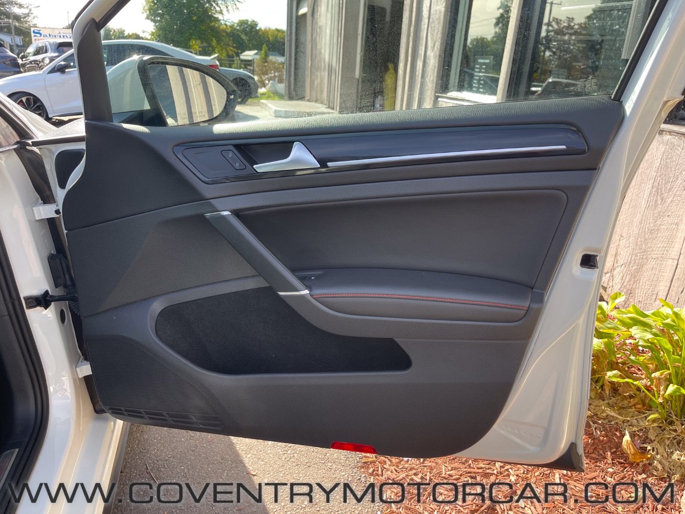 Used 2017 Volkswagen GTI SE FWD image 32