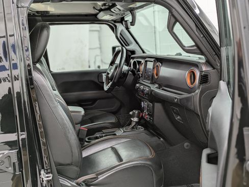 Used 2023 Jeep Gladiator Mojave w/ Dual Top Group image 19